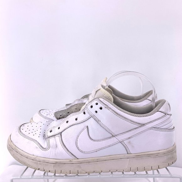 nike dunk low triple white